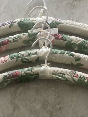 Floral Padded Satin Hangers - Cream and Green (4)